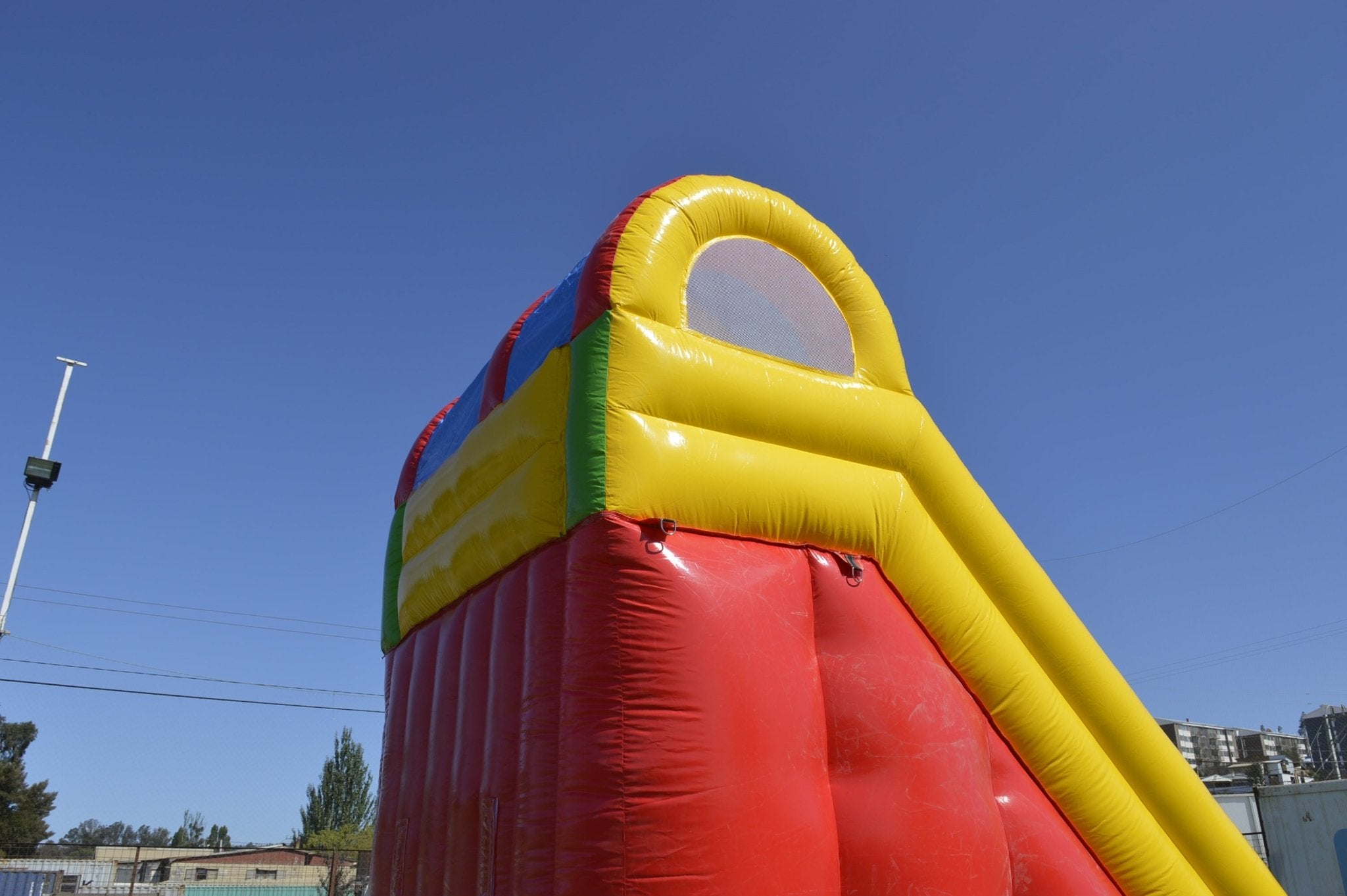 TOBOGAN INFLABLE ROJO AMARILLO - Mi tienda